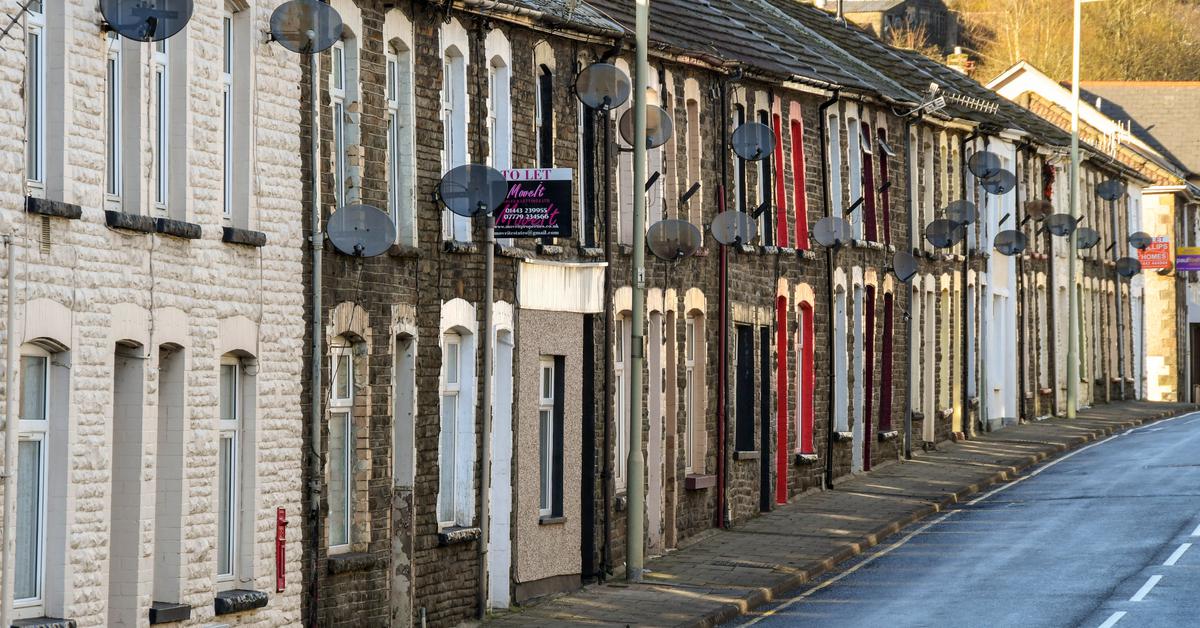 With 90,000 families facing poverty due to LHA rates now is time to lift the freeze